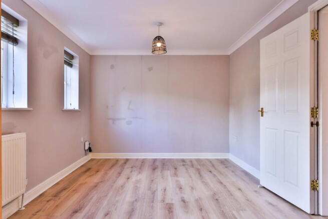 3 bed Town House for sale Image 5