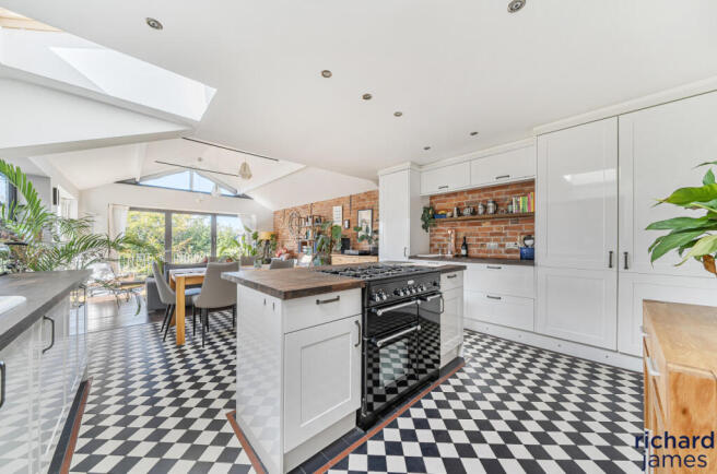 6317c89ac2744fa58bf8385a7df3e0b8