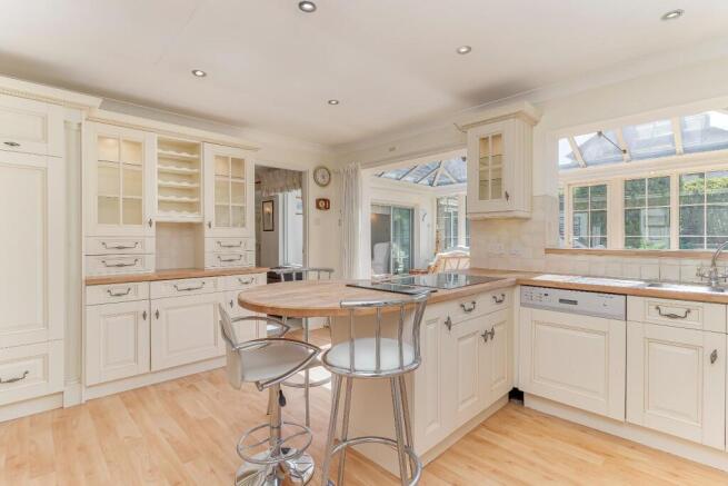 4 bed Detached Bungalow for sale Image 7