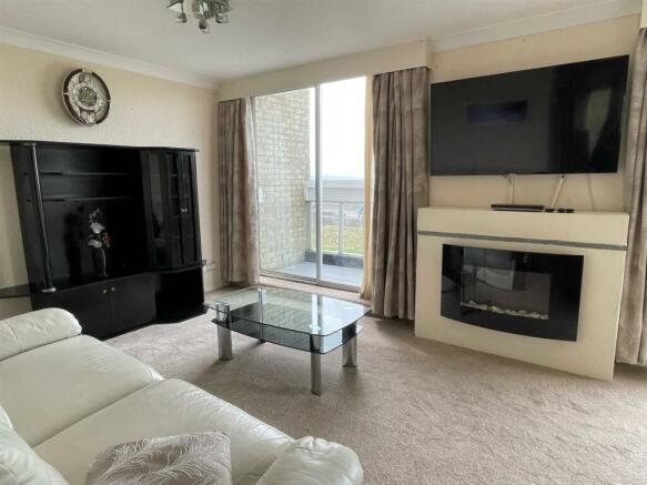Lounge6.jpg