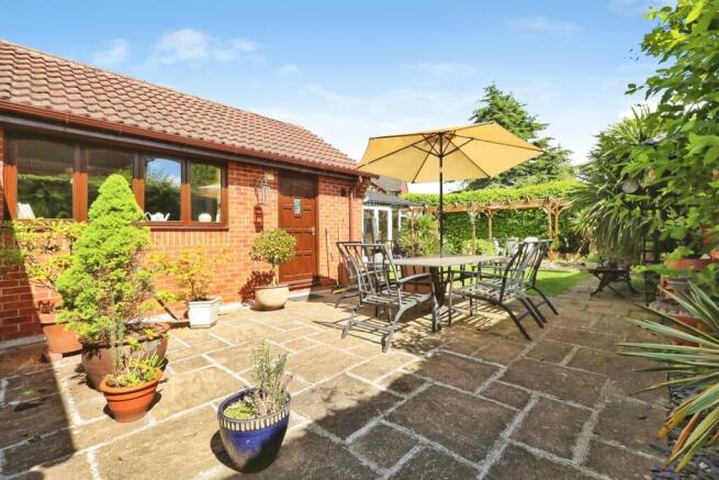 4 bed Detached Bungalow for sale Image 4