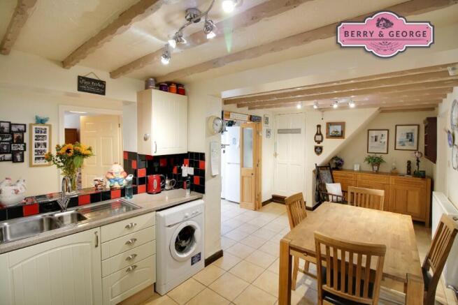 KITCHEN / DINER