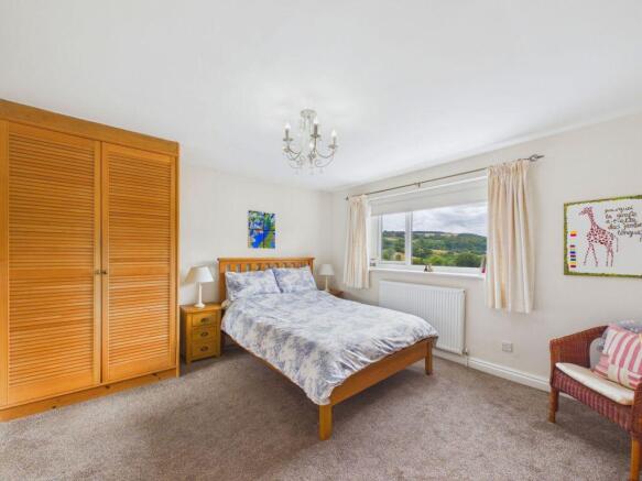 4 bed Detached for sale Image 10