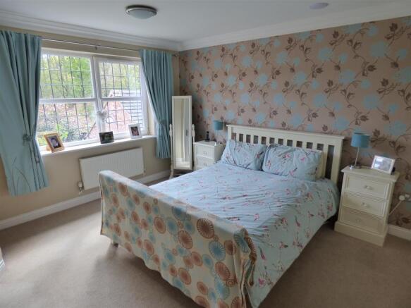 Bedroom 1 alt