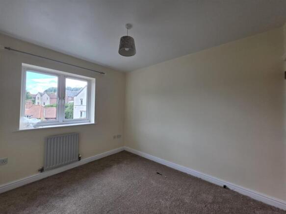 2 bed Flat to rent Image 6