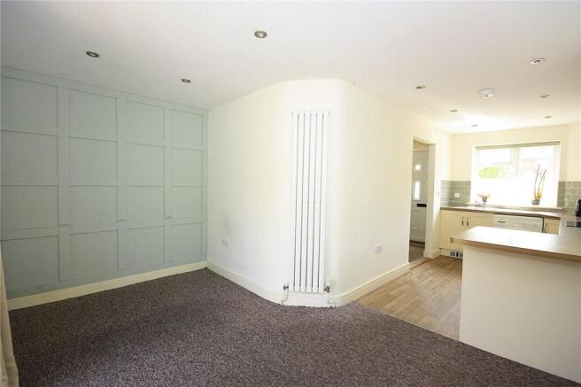 Winchfield Crescent, Havant, Hampshire, PO9 photo 4