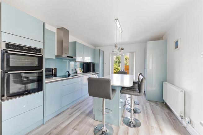 Kitchen 2.jpg