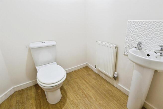 4 bed Detached for sale Image 6