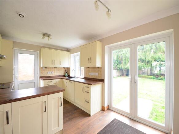 Kitchen/ Breakfast Area