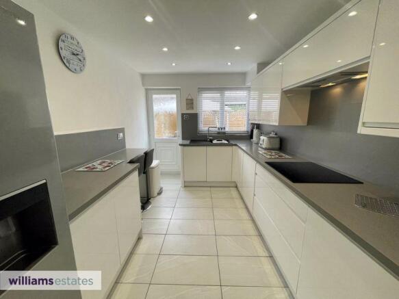 Kitchen/ Breakfast Room