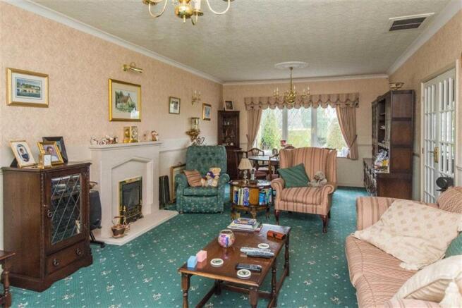 Lounge/Dining Room