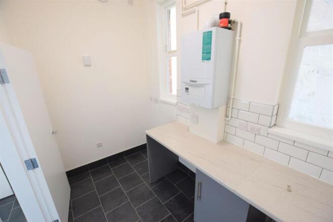 5 bed Semi-Detached to rent Image 9