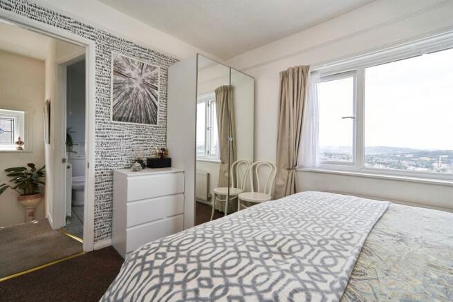 3 bed Semi-Detached for sale Image 9