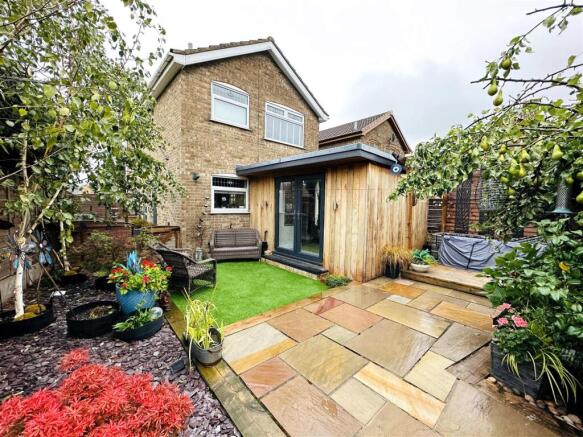 Sycamore Road, Barlby, Selby photo 4