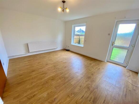 15 Llys gwyn front lounge.jpg