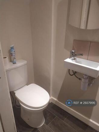 Studio to rent Image 5