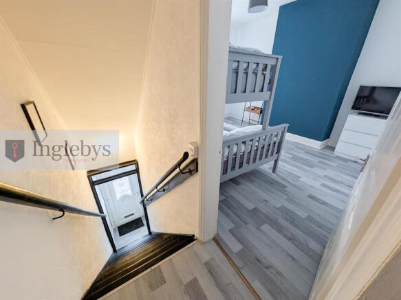 2 bed House to rent Image 12