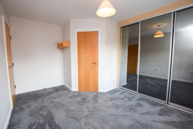 2 bed Flat for sale Image 7