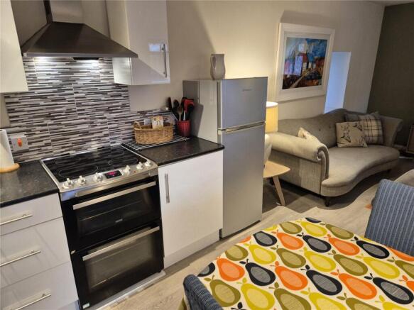 Cottage - Kitchen