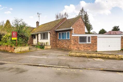 Oaklands Drive Wokingham, Berkshire, RG41 2SA