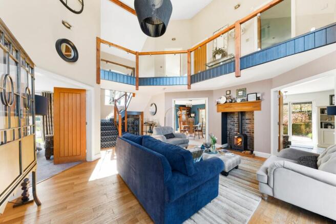 5 bed Detached for sale Image 11