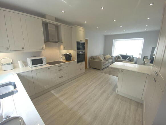 2 bed Semi-Detached Bungalow for sale Image 10
