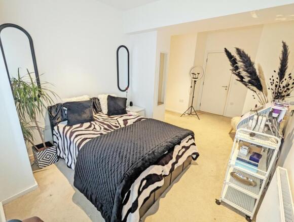 2 bed Apartment for sale Image 5