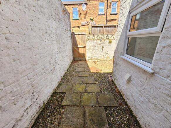2 bed Terraced for sale Image 11