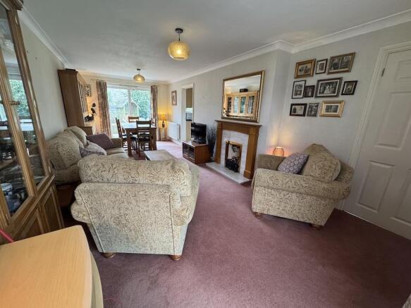 15 - Lounge to Dining area.jpg
