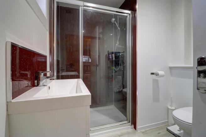 Ensuite to Bed 1