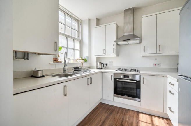 1439102-3-69d8f9d...