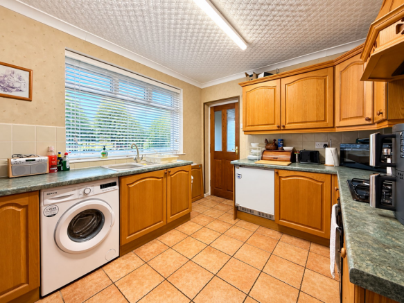 Blackburn Road, Oswaldtwistle, BB5 photo 3