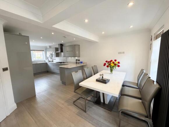Modern Fitted Kitchen/Diner