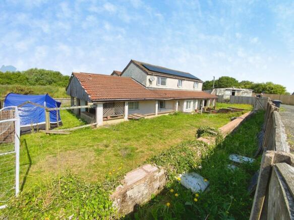 6-bed detached on Mount Zion, Brymbo, Wrexham, LL11, £450,000