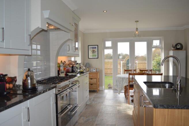 KITCHEN DINING ROOM
