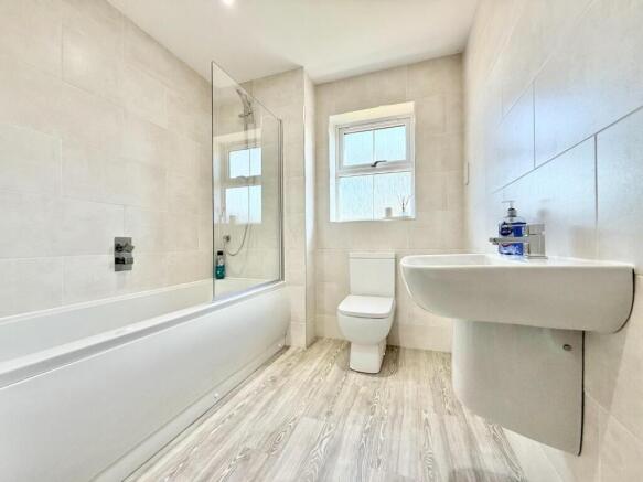 3 bed Detached to rent Image 7