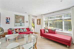 6, Christopher House, Rosewood Way, Slough SL2 3QE