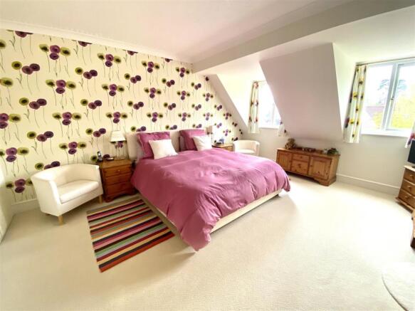 PRINCIPAL BEDROOM