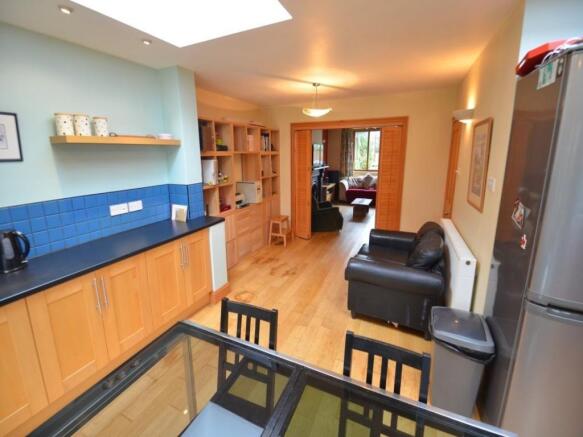 L Shaped Kitchen / Dining Area