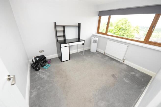 5 bed Semi-Detached for sale Image 9