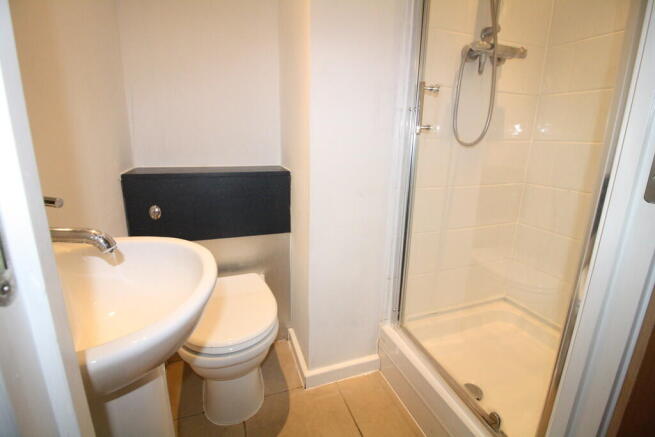 2 bed Apartment to rent Image 5