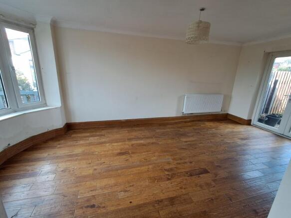 3 bed Semi-Detached for sale Image 6