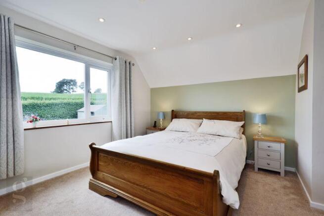 Guest Bedroom (2)