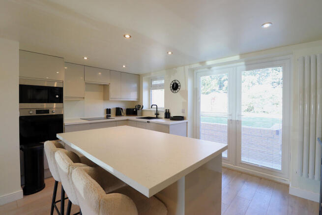 6 bed Detached for sale Image 5