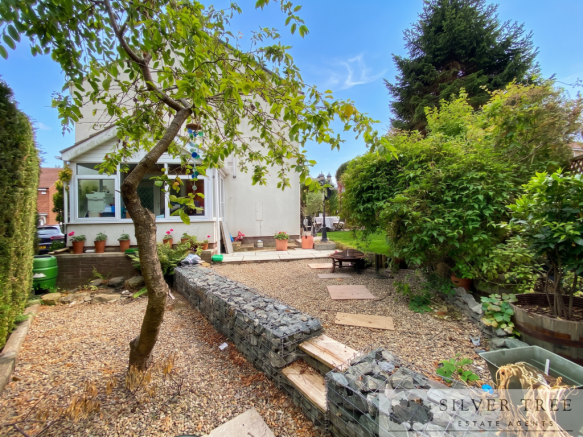 4 bed Detached for sale Image 12