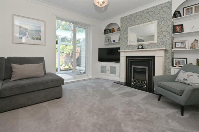 Living Room to conservatory.jpg