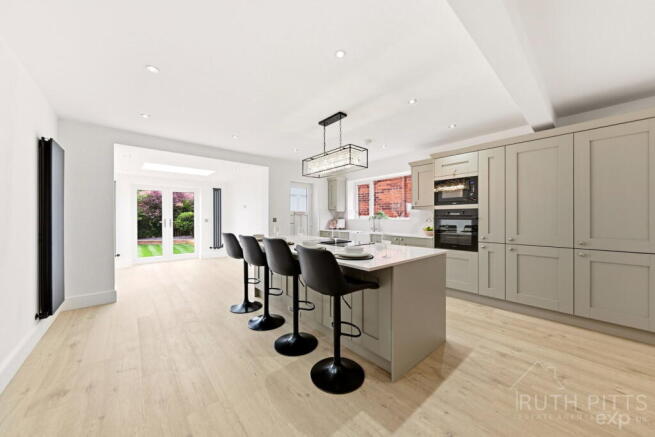 3 bed Detached Bungalow for sale Image 3