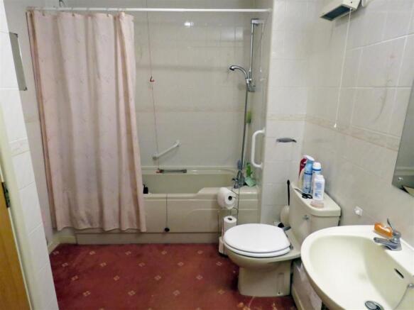 Bathroom.JPG