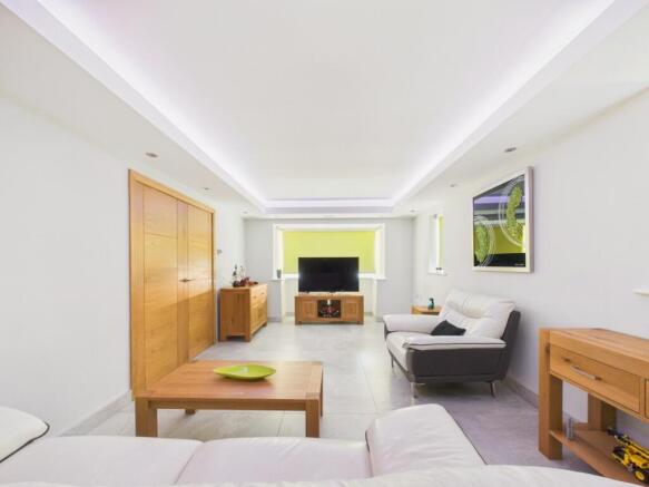 4 bed Detached for sale Image 7