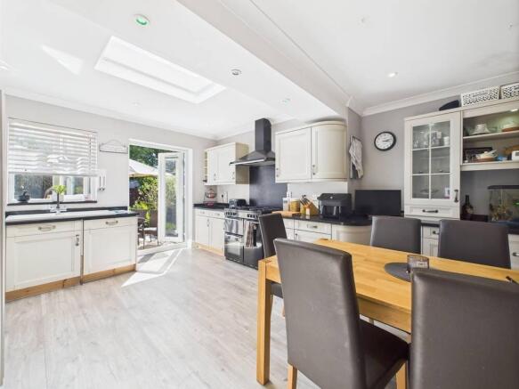 Parkfield Crescent, Feltham, Middlesex, TW13 photo 4